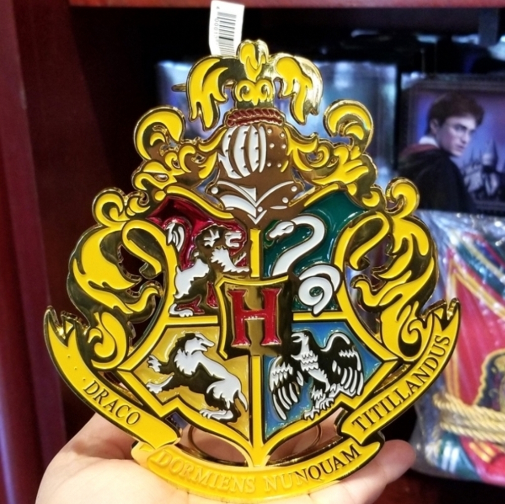 Universal Studios Wizarding World Harry Potter Hogwarts Crest Tree Topper NWT